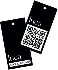 Bild vergr&ouml;&szlig;ern: Zwei schwarze Schl&uuml;sselanh&auml;nger mit jeweils einem QR-Code und dem Text "luca"