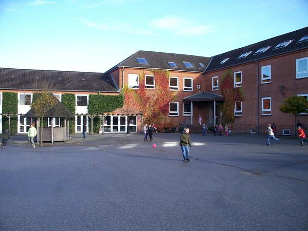 Bild vergr&ouml;&szlig;ern: Geb&auml;ude der Harreslev-Kobberm&oslash;lle Danske Skole