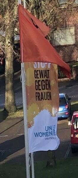 Bild vergr&ouml;&szlig;ern: Flaggen "Orange the City"